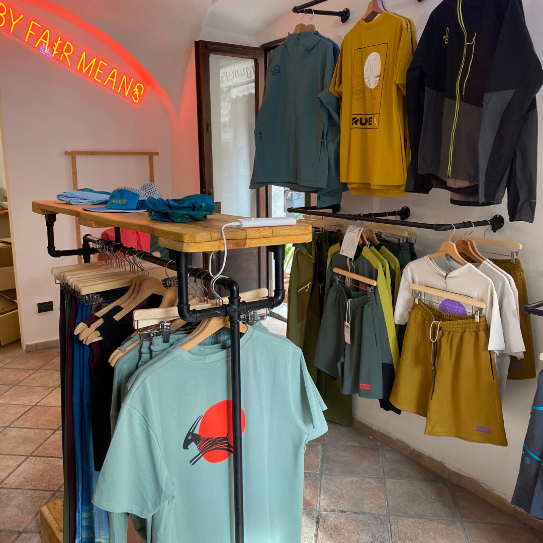 By Fair Means negozio di abbigliamento yoga e outdoor a Finalborgo ( Finale Ligure)