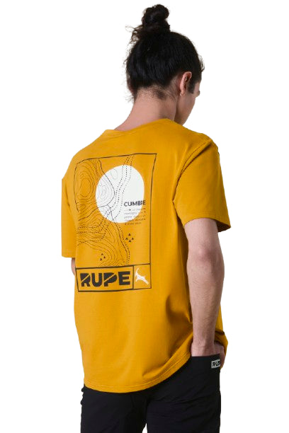 vista da dietro della t-shirt su ragazzo